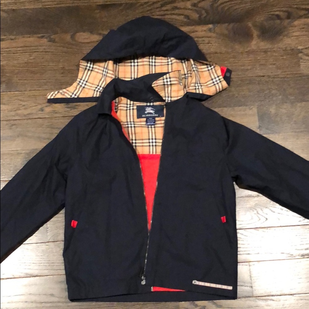 AUTHENTIC BURBERRY boys trench coat. Size 8.